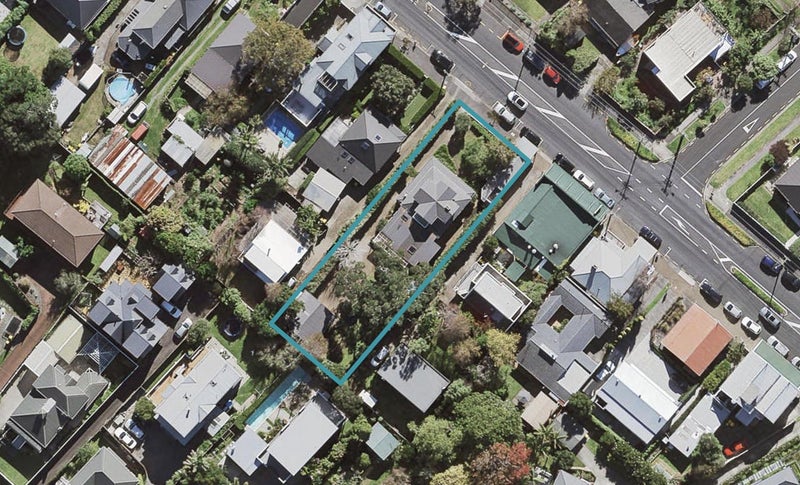 142 Hinemoa Street, Birkenhead, Auckland - Carousel 1