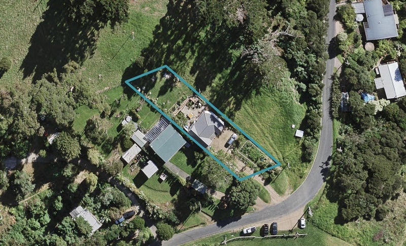 7 Wilma Road, Ostend, Waiheke Island - Carousel 1