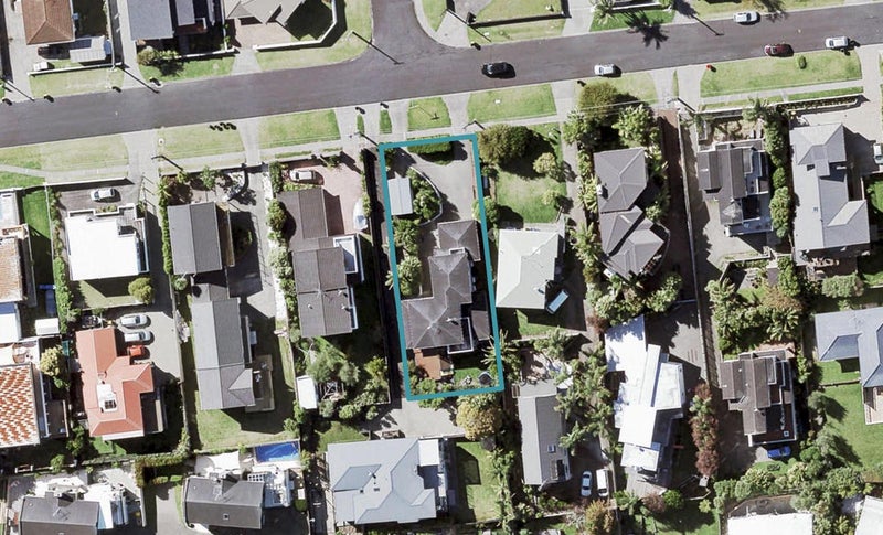 21 Hyde Road, Rothesay Bay, Auckland - Carousel 1