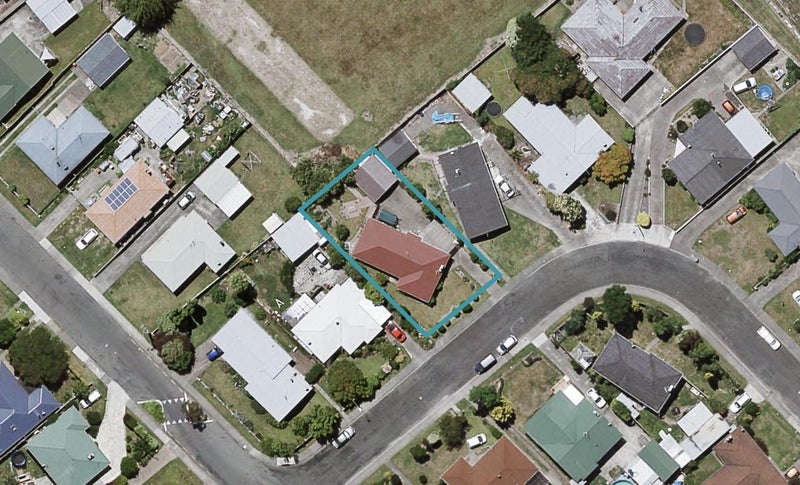 231 Sunnybank Crescent, Camberley, Hastings - Carousel 1