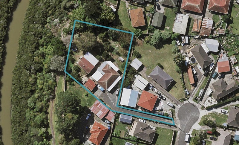15 Bolton Place, Otara, Auckland - Carousel 1