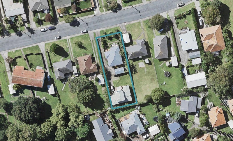 13A Montgomery Avenue, Belmont, Auckland - Carousel 1