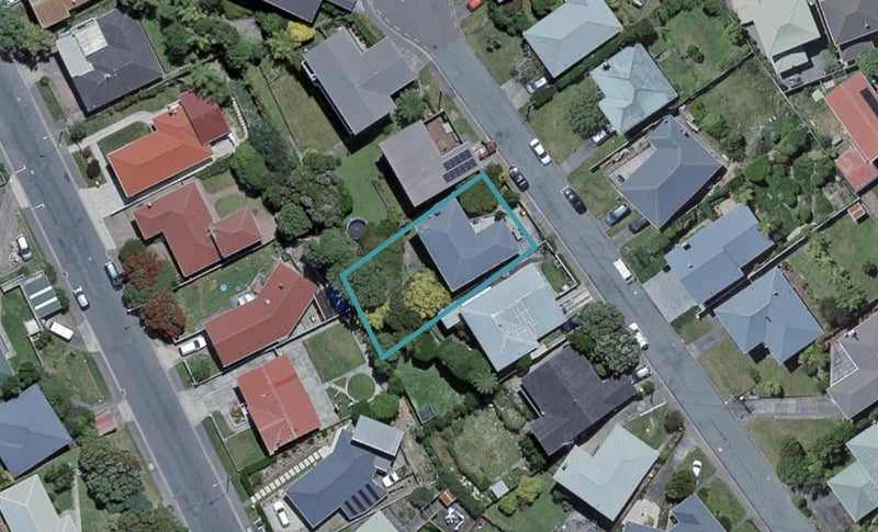 15 Longcroft Terrace, Newlands, Wellington - Carousel 1