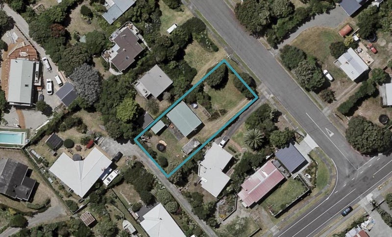 18 Hughes Street, Waikanae Beach, Waikanae - Carousel 1