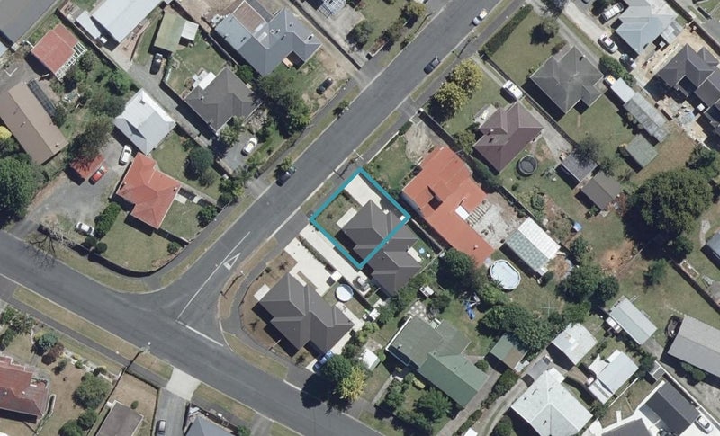 2B Greta Street, Glenview, Hamilton - Carousel 1