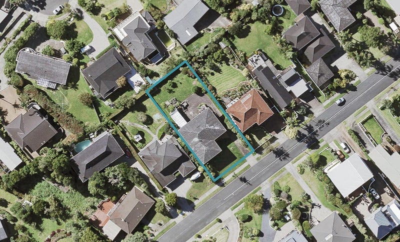 11 Copperfield Terrace, Mellons Bay, Auckland - Carousel 1