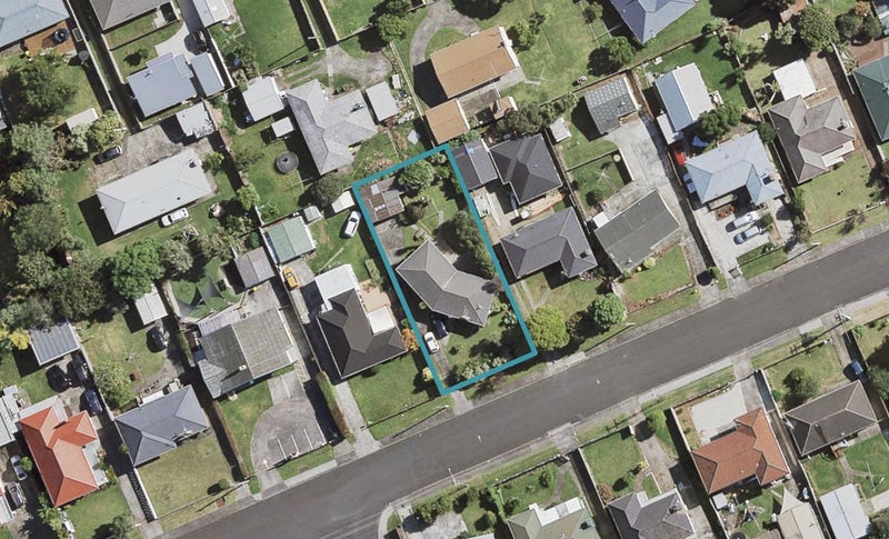 13 Clayton Road, Manurewa, Auckland - Carousel 1