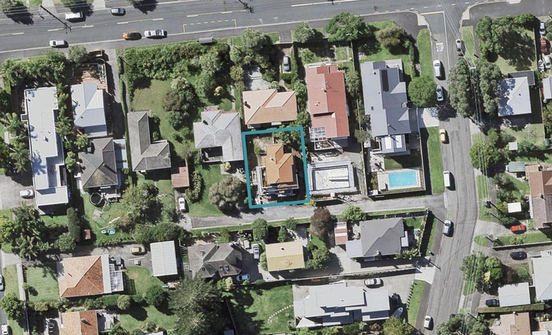 2 Handley Avenue, Narrow Neck, Auckland - Carousel 1