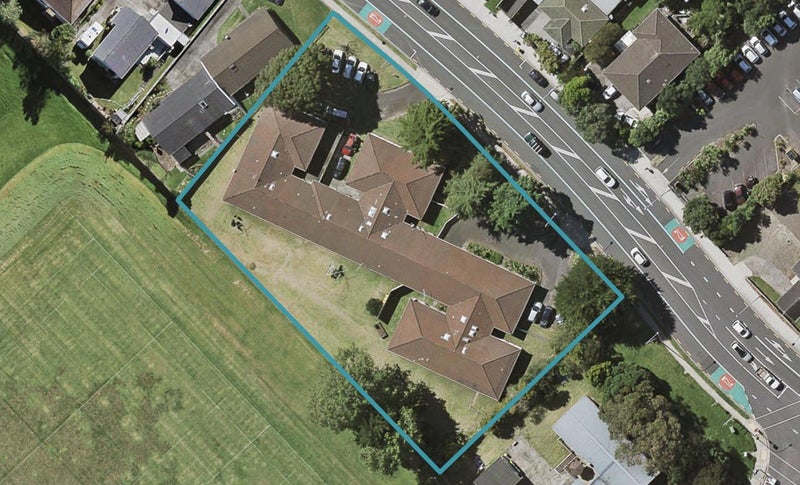 35 Akoranga Drive, Northcote, Auckland - Carousel 1