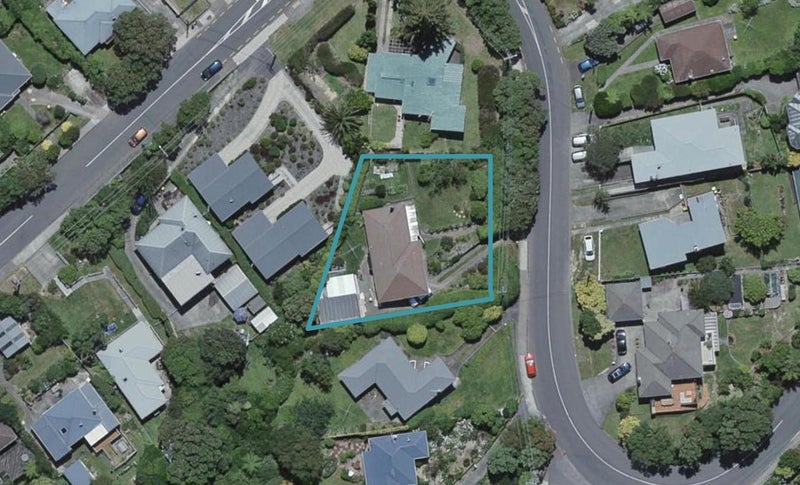 19 Hampton Hill Road, Tawa, Wellington - Carousel 1