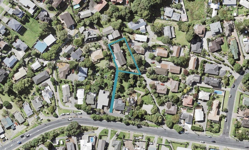 2/649 Beach Road, Rothesay Bay, Auckland - Carousel 1