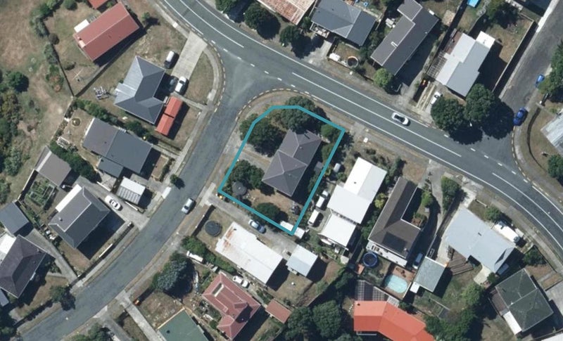 1 Humphreys Grove, Titahi Bay, Porirua - Carousel 1