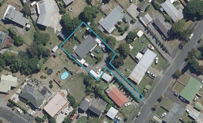 4/7 Holloway Place, Forest Lake, Hamilton - Carousel 1