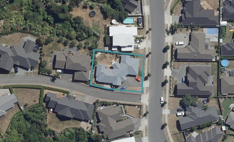120 Saint James Drive, Huntington, Hamilton - Carousel 1