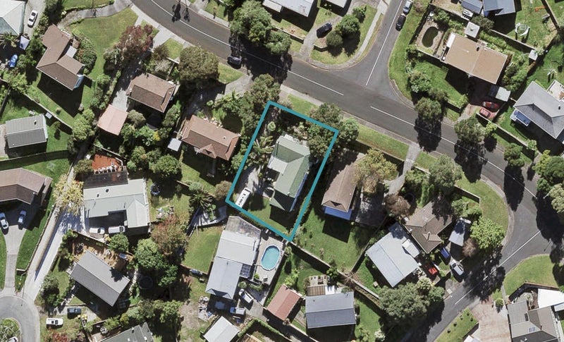 11 Fitzherbert Avenue, West Harbour, Auckland - Carousel 1