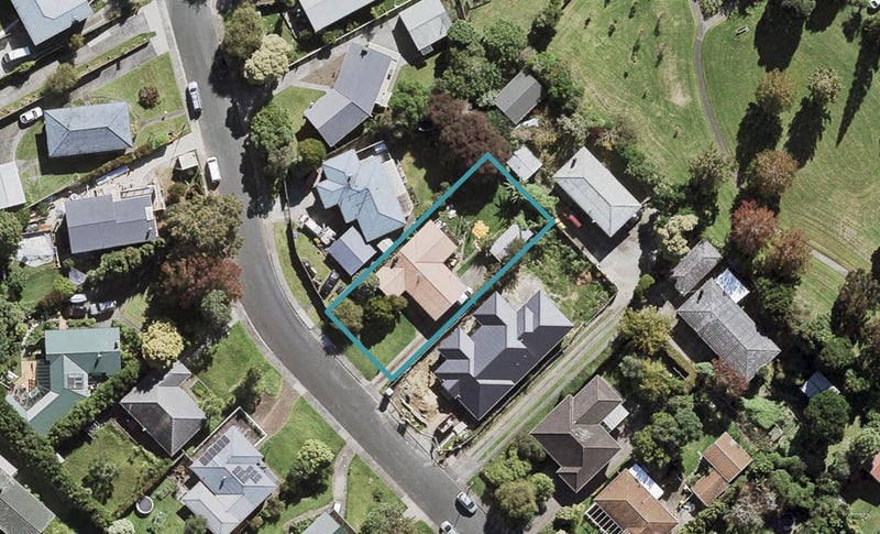 24 Rosalind Road, Glenfield, Auckland - Carousel 1