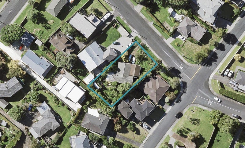7 Avoca Road, Cockle Bay, Auckland - Carousel 1