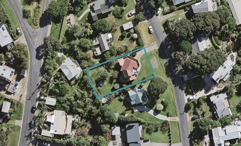 6 Waikare Road, Oneroa, Waiheke Island - Carousel 1