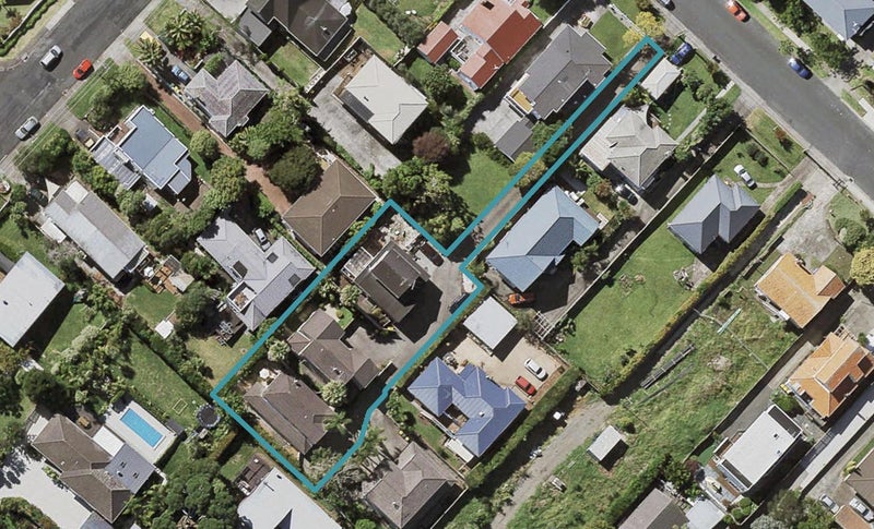 1/0 Dallinghoe Crescent, Milford, Auckland - Carousel 1