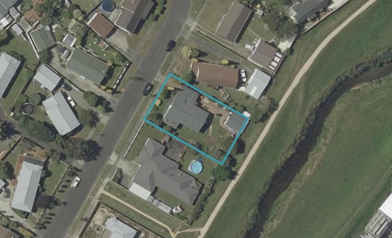 37 Rosedale Crescent, Cloverlea, Palmerston North - Carousel 1