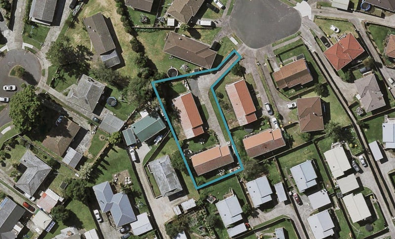 13 Townley Place, Clover Park, Auckland - Carousel 1