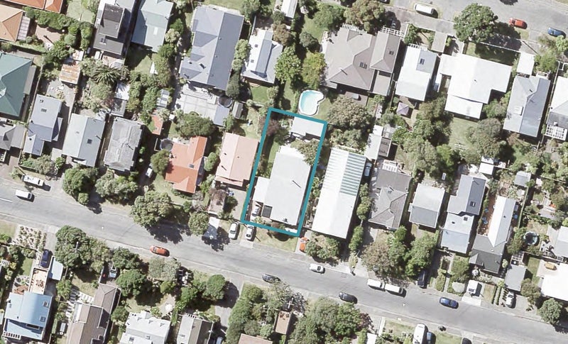 16 Miro Street, Eastbourne, Lower Hutt - Carousel 1