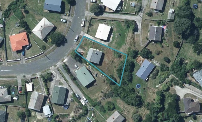 31 Durham Street, Cannons Creek, Porirua - Carousel 1