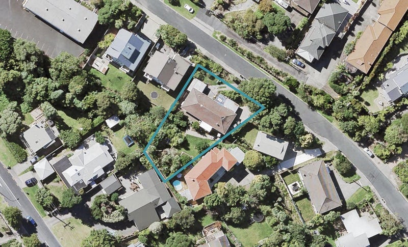 2/14 Seaton Road, Murrays Bay, Auckland - Carousel 1