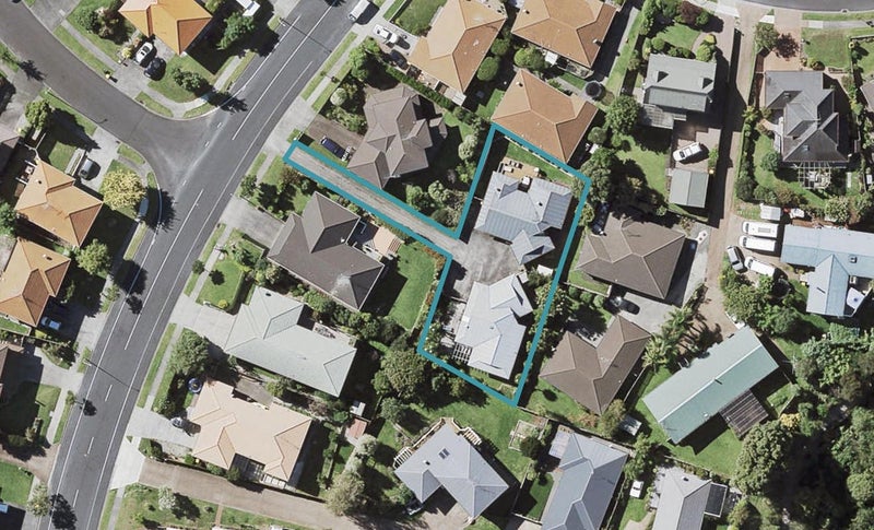 1/75 Gosford Drive, Botany Downs, Auckland - Carousel 1
