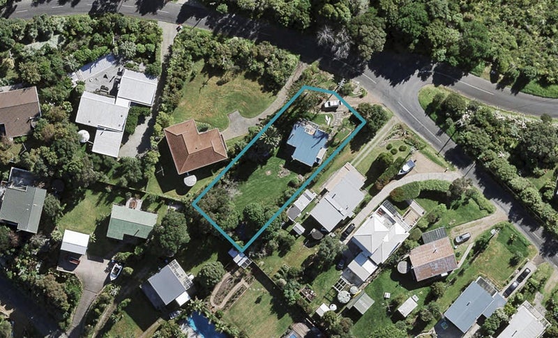 10 Coromandel Road, Oneroa, Waiheke Island - Carousel 1