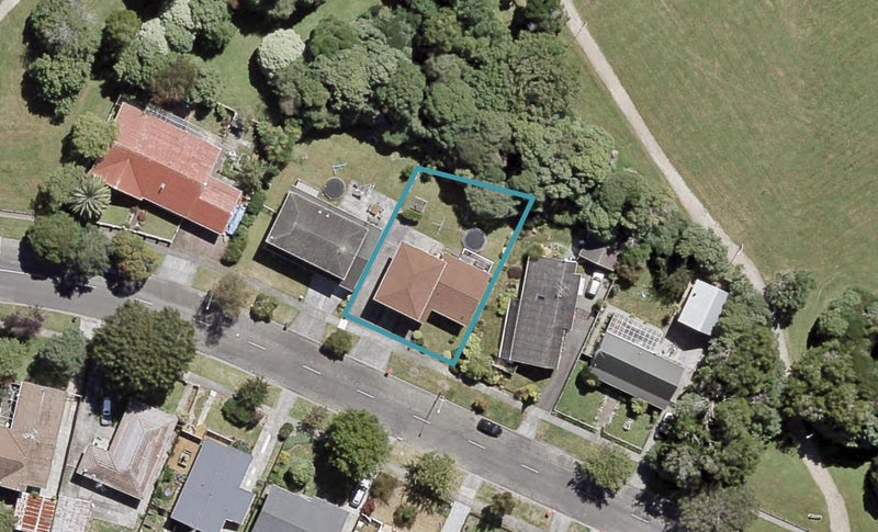 136 California Drive, Totara Park, Upper Hutt - Carousel 1