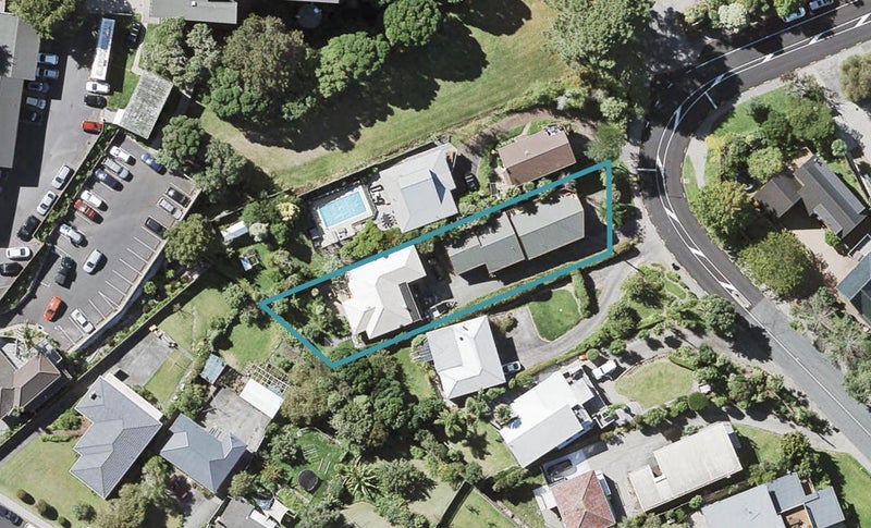 2/14 Clematis Avenue, Murrays Bay, Auckland - Carousel 1