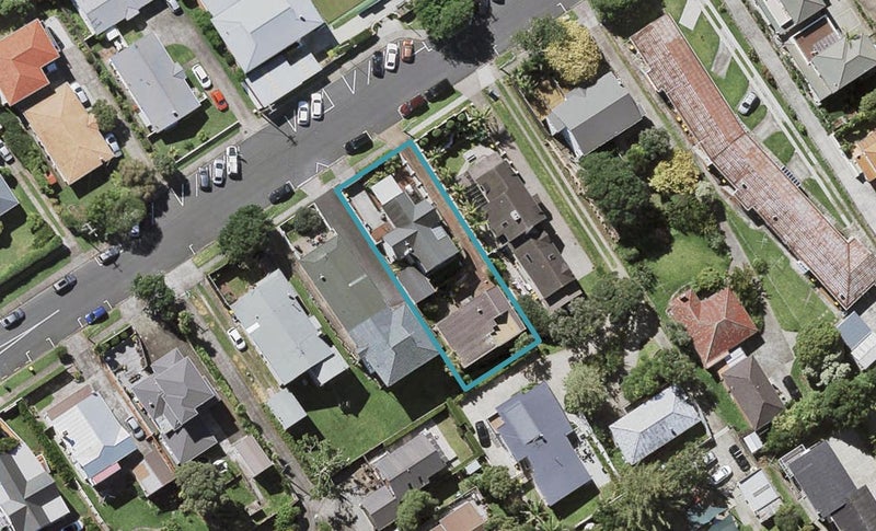 2/14 Bracken Avenue, Takapuna, Auckland - Carousel 1