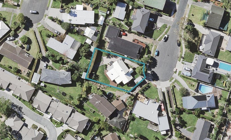 11 Binda Place, Botany Downs, Auckland - Carousel 1