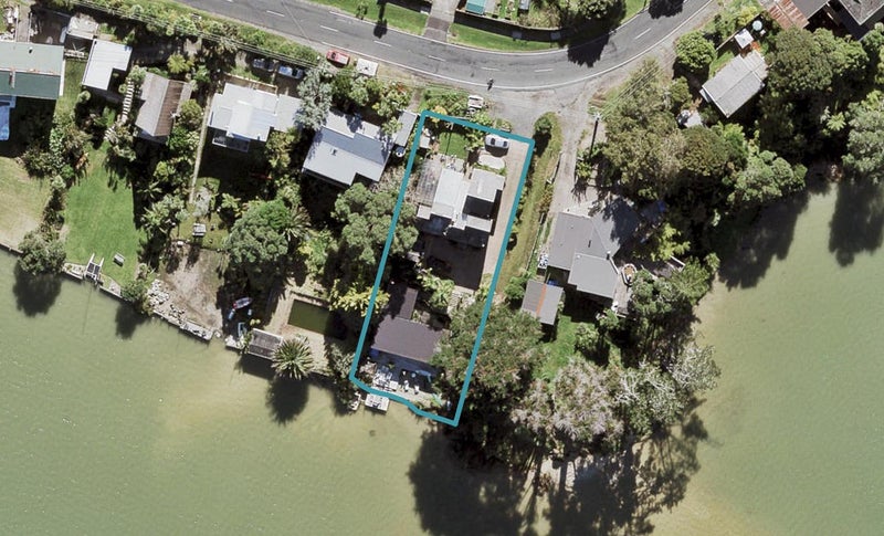 21 Ferry Parade, Herald Island, Auckland - Carousel 1