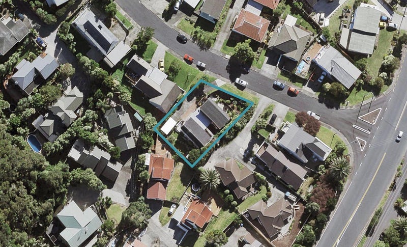 2/4 Capilano Place, Glenfield, Auckland - Carousel 1