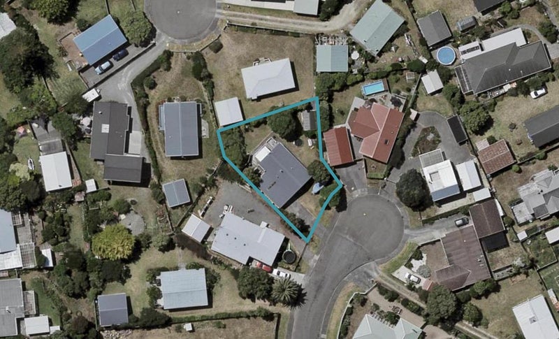 13 Goldie Place, Waikanae Beach, Waikanae - Carousel 1