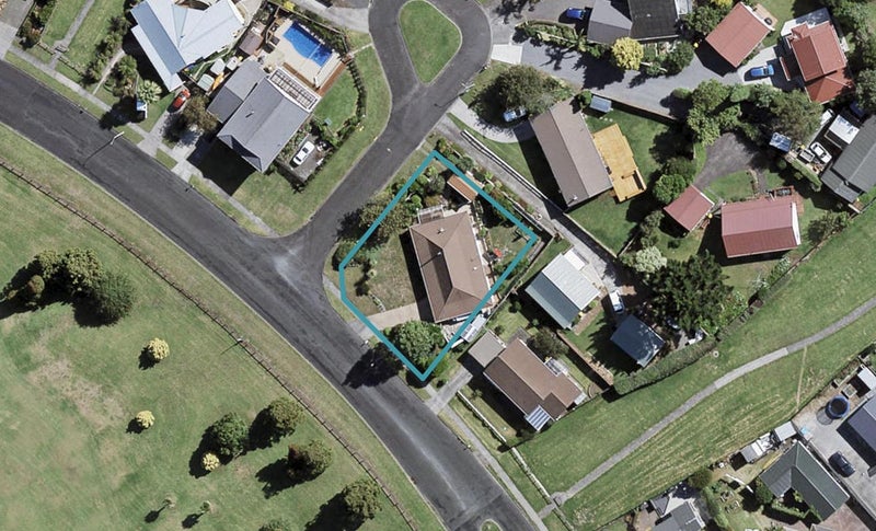 35 Stella Drive, Clarks Beach, Clarks Beach - Carousel 1