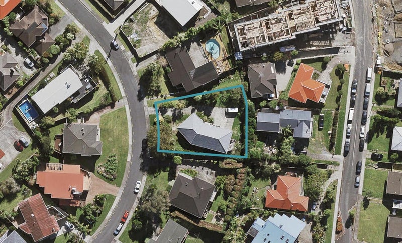 10 Martin Crescent, Northcote, Auckland - Carousel 1