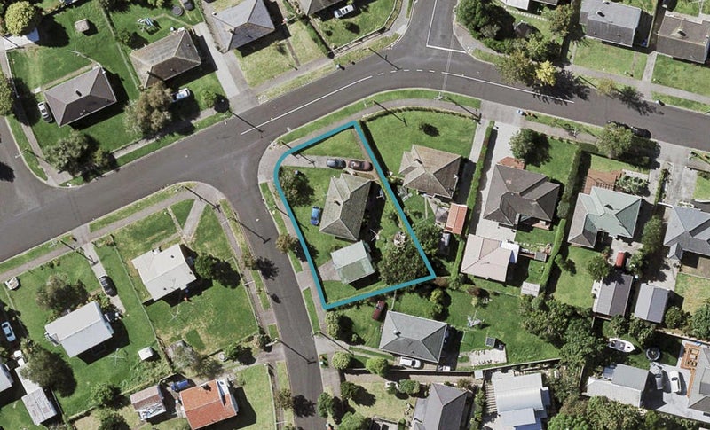 13 Tuakiri Street, Point England, Auckland - Carousel 1