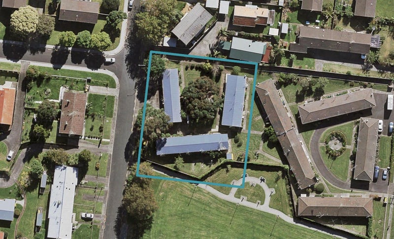 27 Greenslade Crescent, Northcote, Auckland - Carousel 1