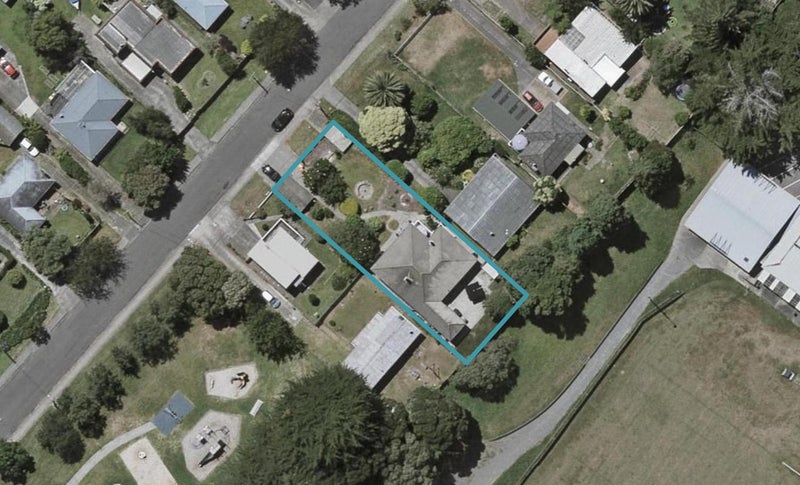 12 Aorangi Road, Paraparaumu - Carousel 1