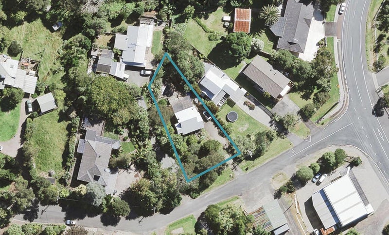 4 Jays Road, Titirangi, Auckland - Carousel 1