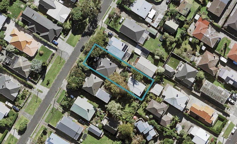 76A Fowlds Avenue, Sandringham, Auckland - Carousel 1
