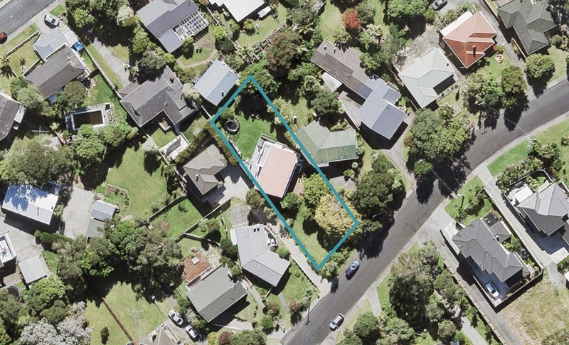 105 Cliff View Drive, Green Bay, Auckland - Carousel 1