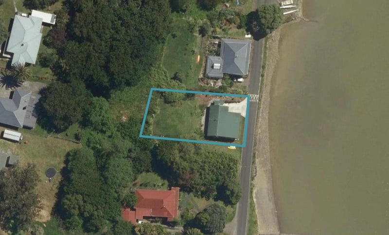 11 Clendon Esplanade, Rawene, Kaikohe - Carousel 1