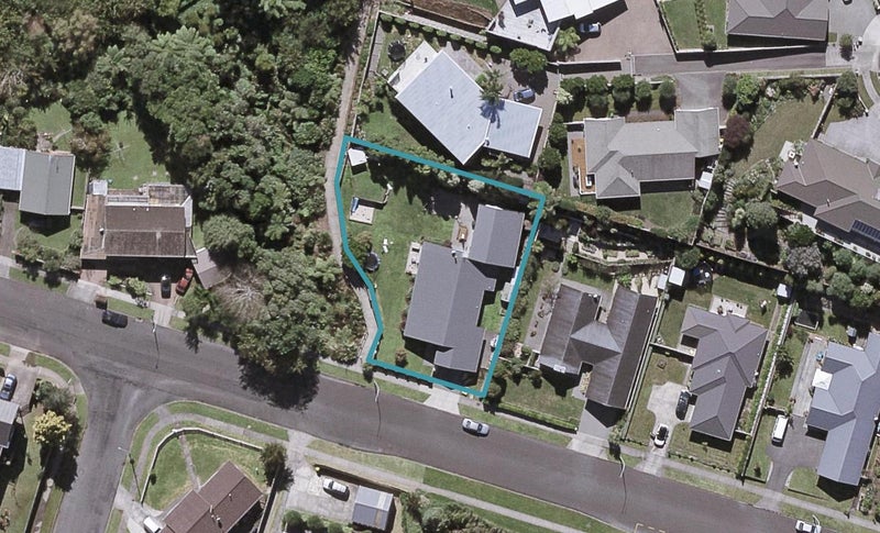 11 Ainslee Street, Highlands Park, New Plymouth - Carousel 1