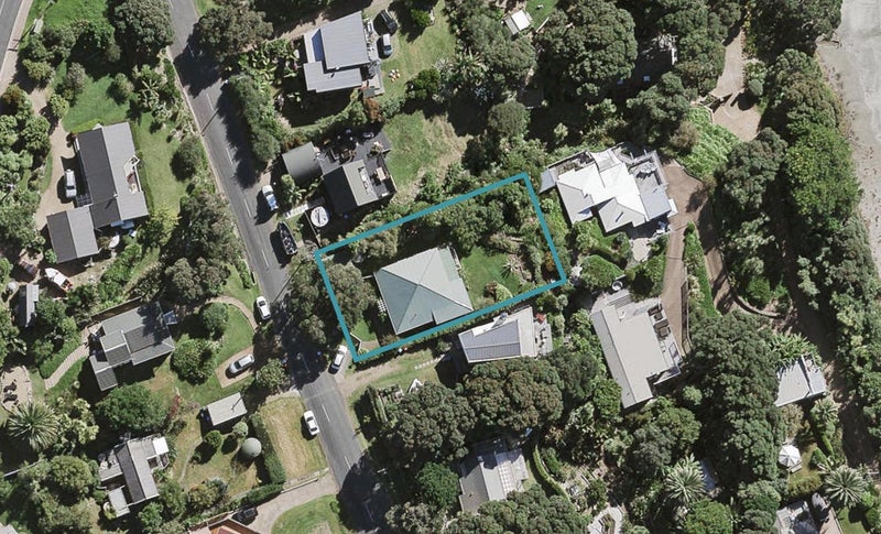 9 Waikare Road, Oneroa, Waiheke Island - Carousel 1