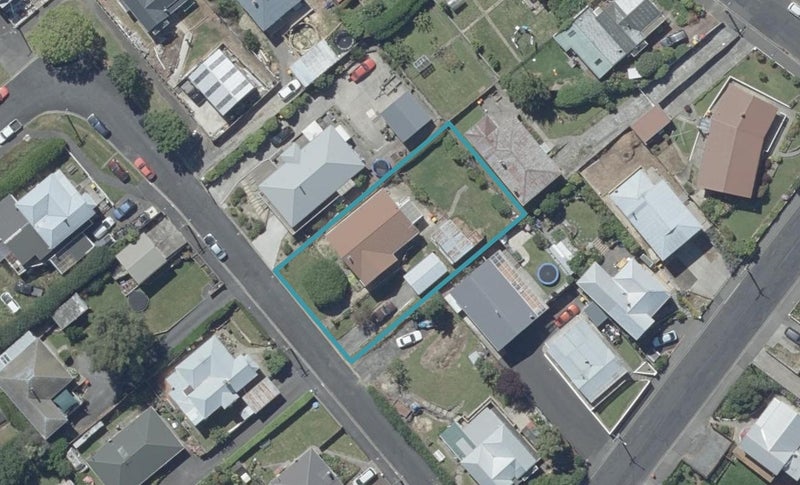 35 Jellicoe Crescent, Kaikorai, Dunedin - Carousel 1