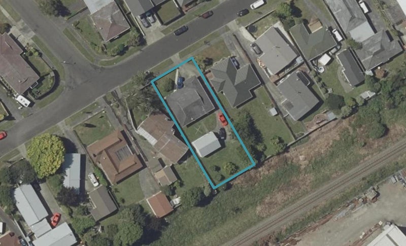 16 Geraldine Crescent, Cloverlea, Palmerston North - Carousel 1
